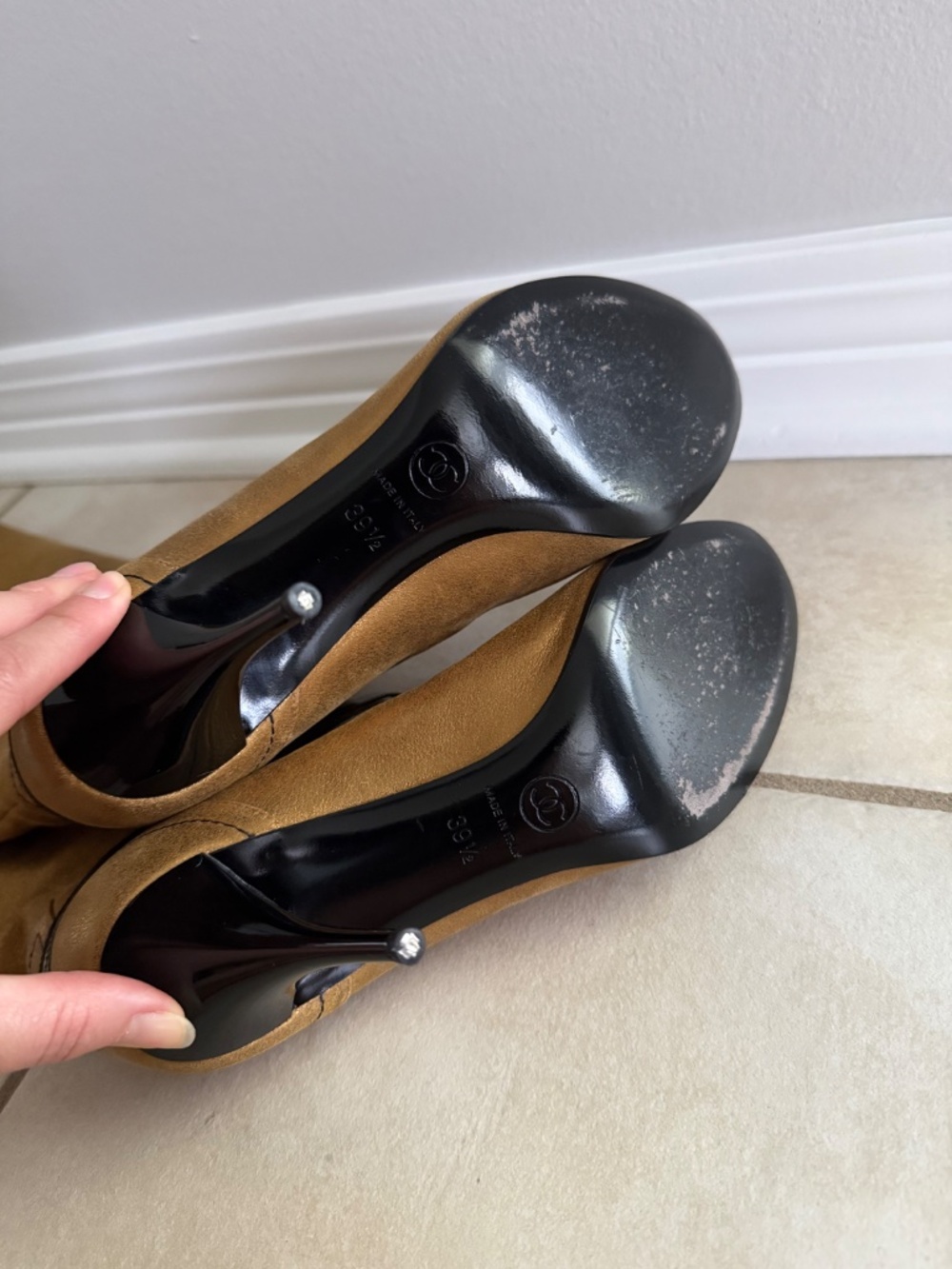 Vintage CHANEL Gold Leather CC Pearl Boots | Euro 39.5 - Picture 10 of 10